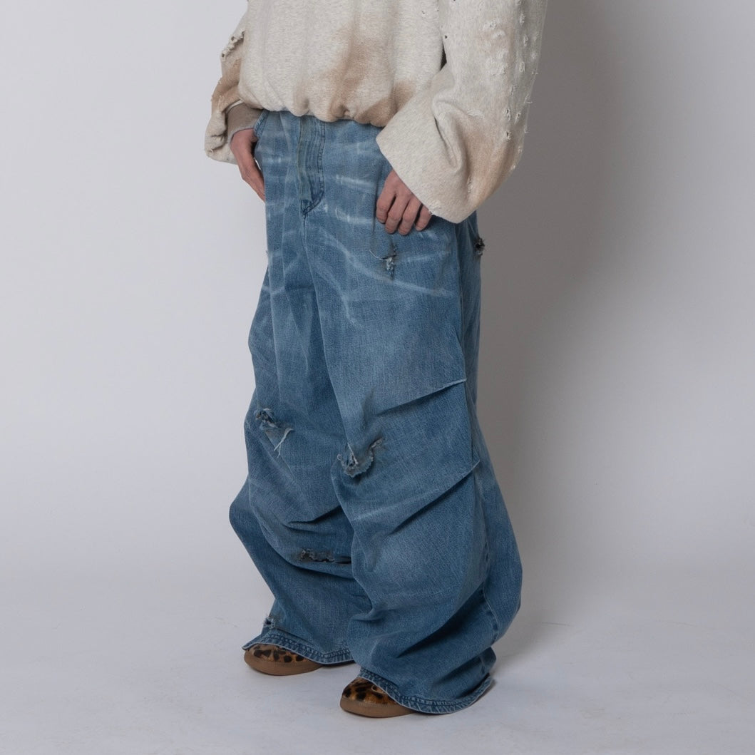 CRASHED BLUE JEANS