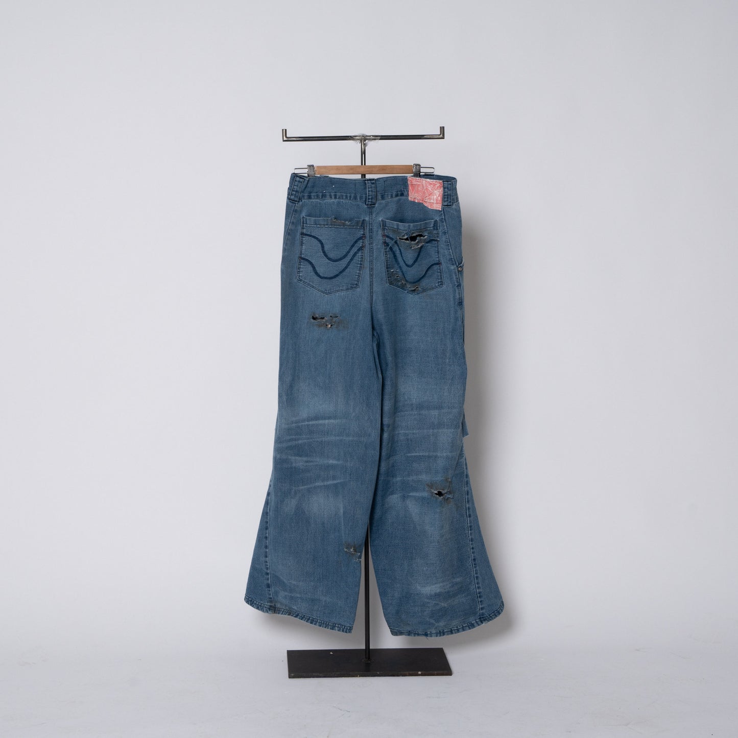 CRASHED BLUE JEANS
