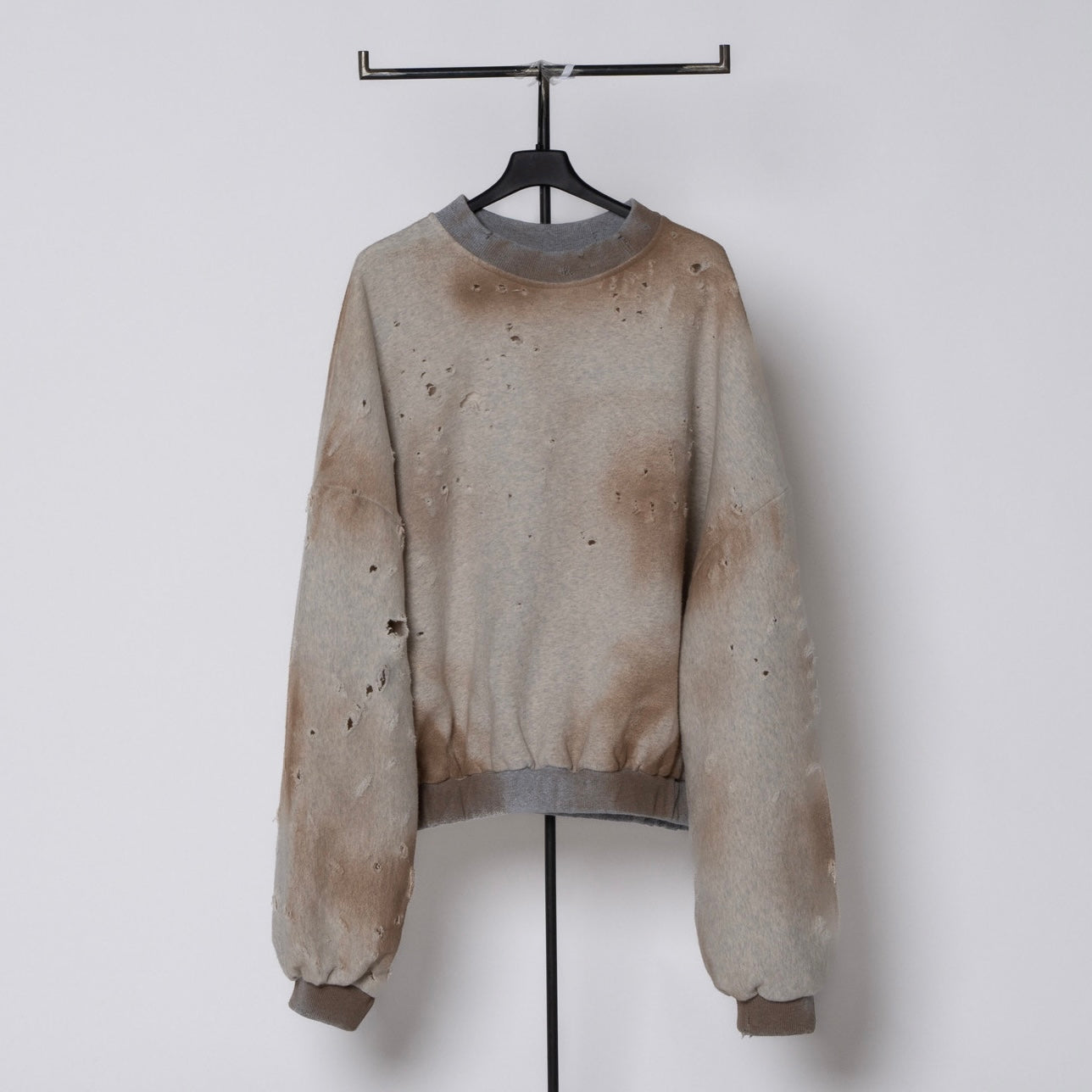 DISTRESSED VINTAGE SWEATSHIRT
