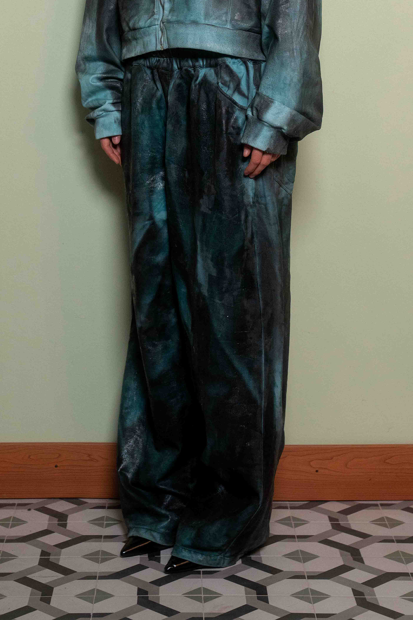 Shiny Sweatpants Green Secondary image